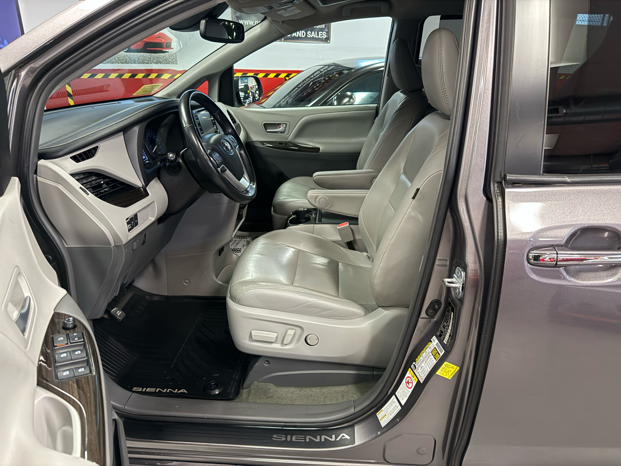 Toyota Sienna XLE 7-Passenger AWD 2018