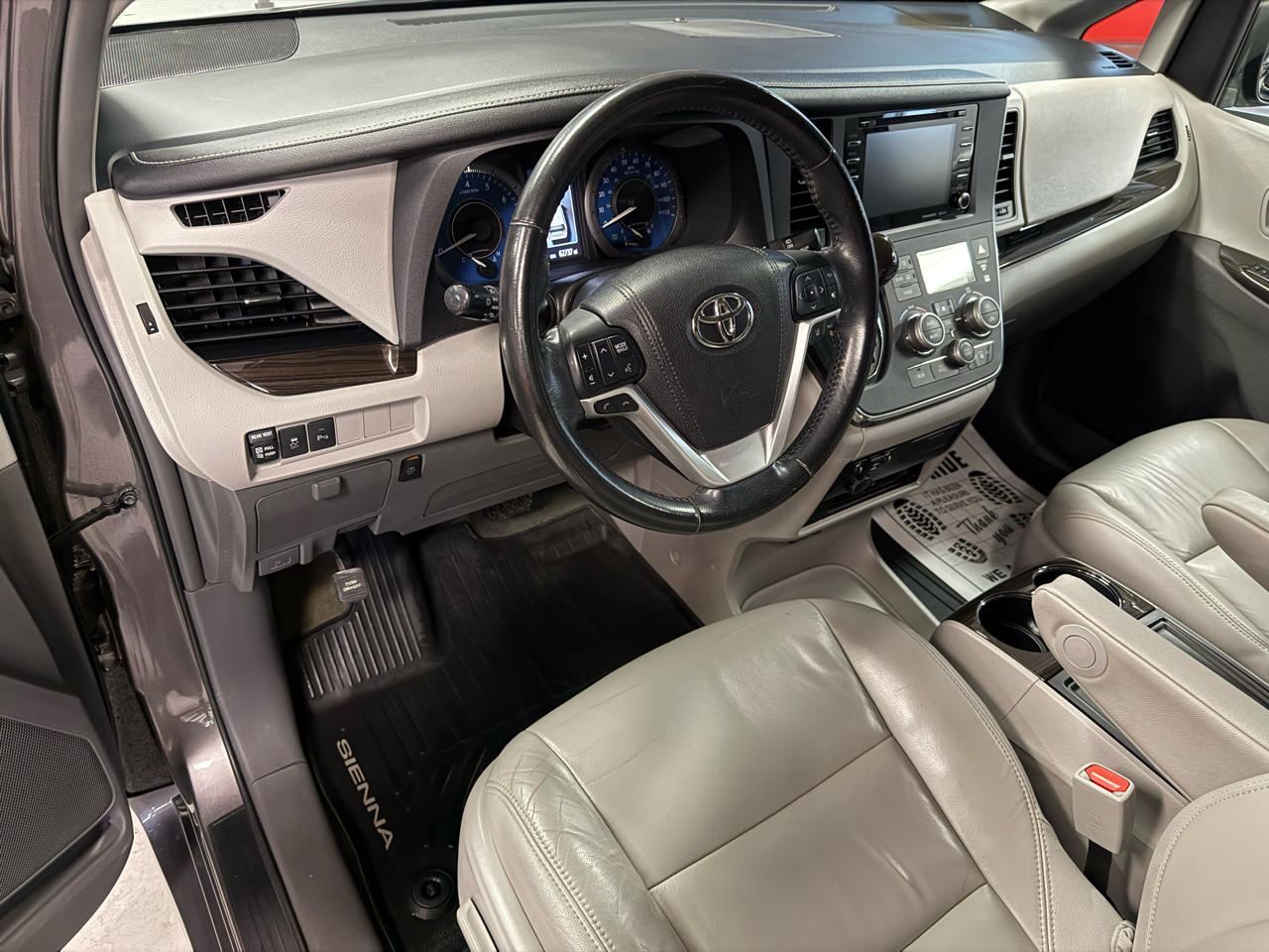 Toyota Sienna XLE 7-Passenger AWD 2018