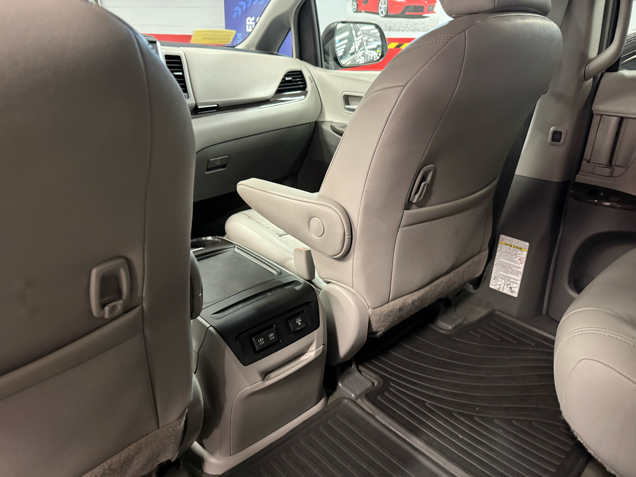 Toyota Sienna XLE 7-Passenger AWD 2018