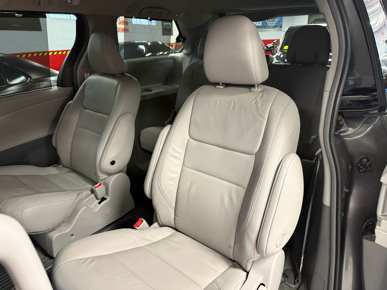 Toyota Sienna XLE 7-Passenger AWD 2018