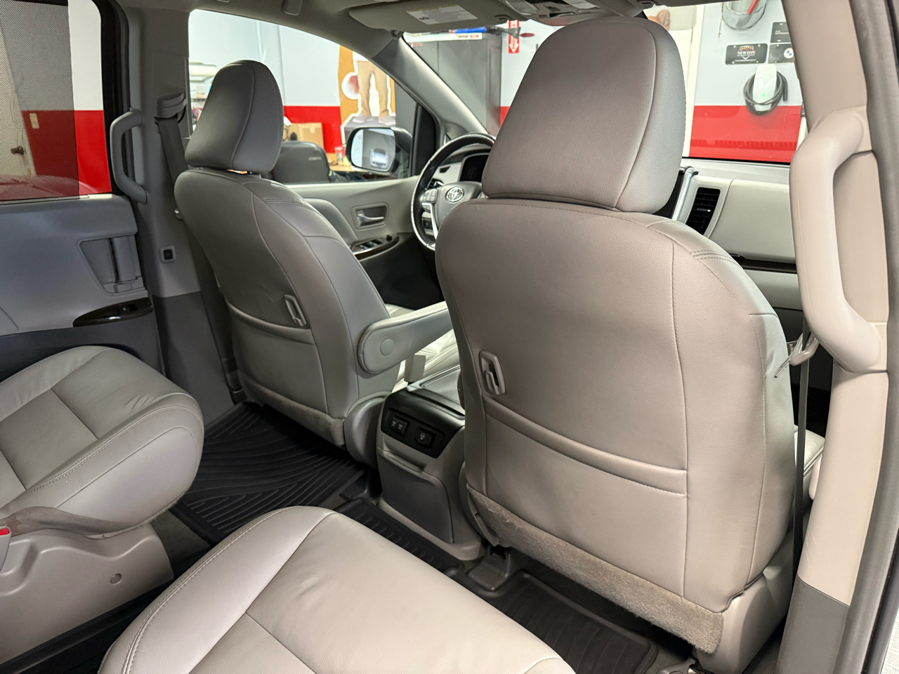 Toyota Sienna XLE 7-Passenger AWD 2018