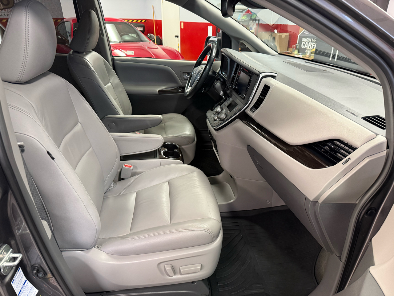 Toyota Sienna XLE 7-Passenger AWD 2018
