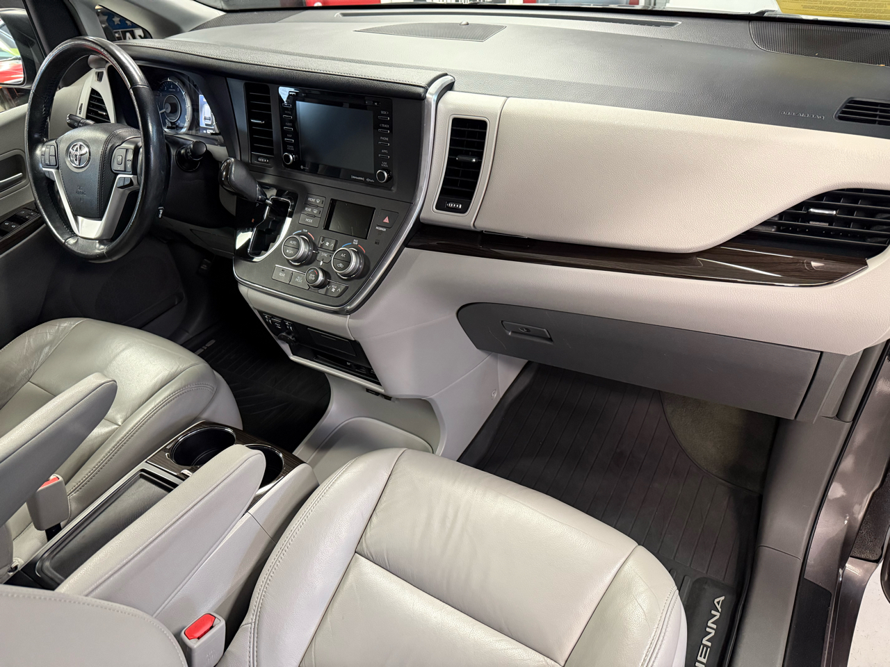 Toyota Sienna XLE 7-Passenger AWD 2018