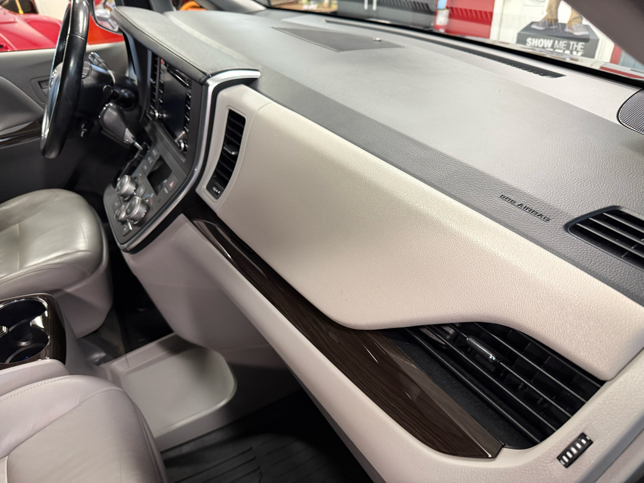 Toyota Sienna XLE 7-Passenger AWD 2018