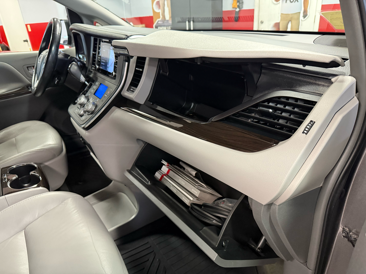 Toyota Sienna XLE 7-Passenger AWD 2018