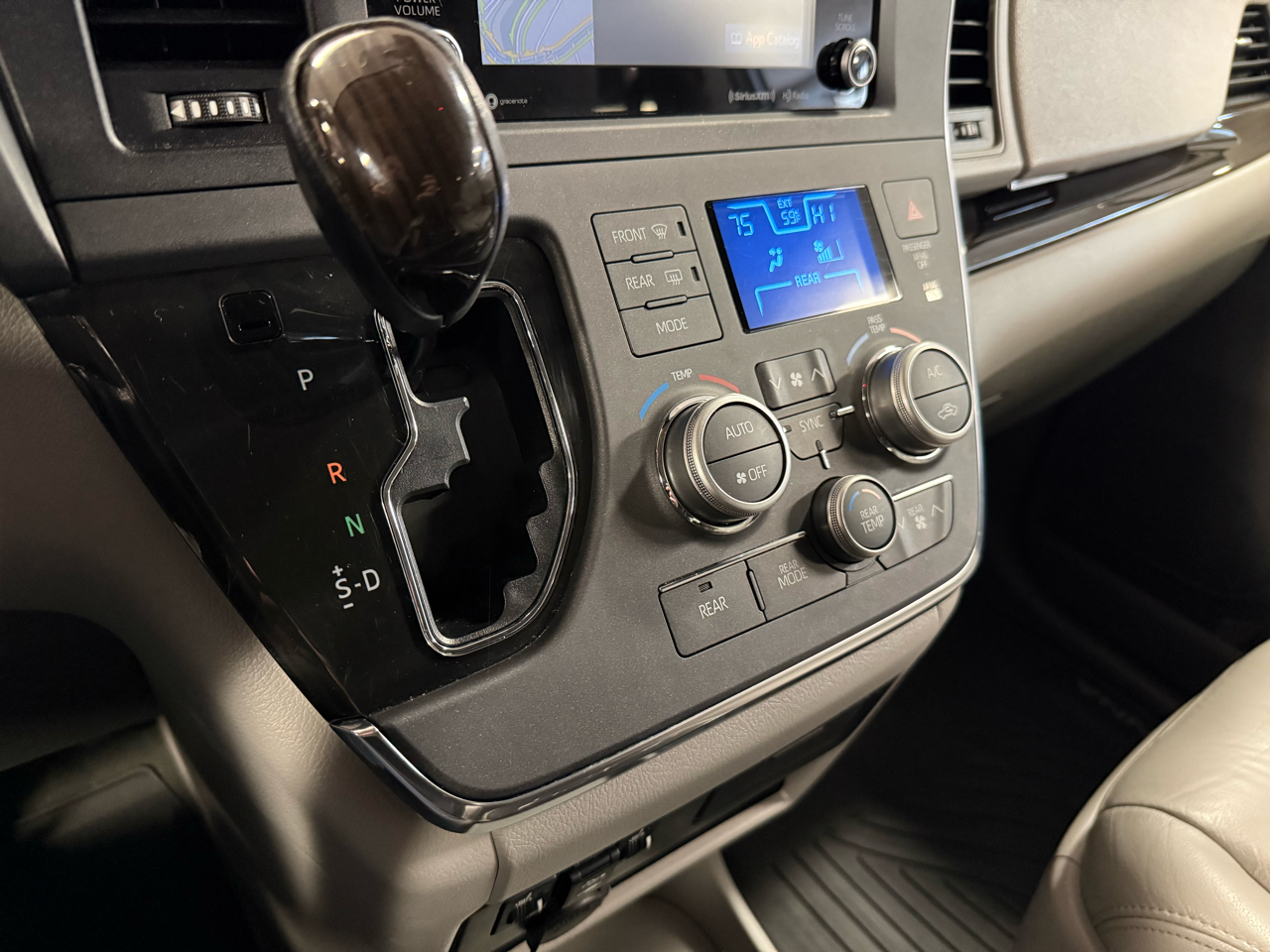 Toyota Sienna XLE 7-Passenger AWD 2018