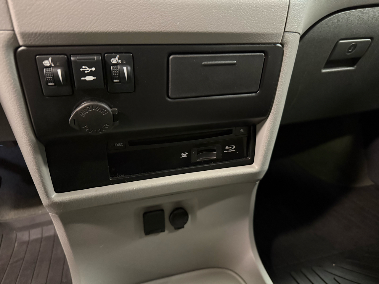 Toyota Sienna XLE 7-Passenger AWD 2018