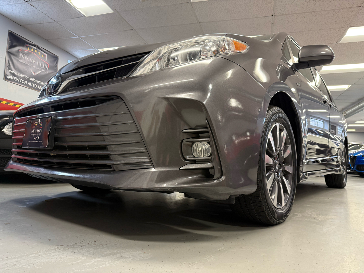Toyota Sienna XLE 7-Passenger AWD 2018