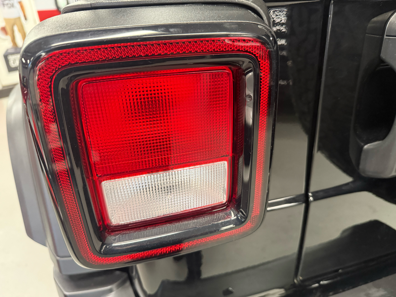 Jeep Wrangler High Tide 4 Door 4x4 2022