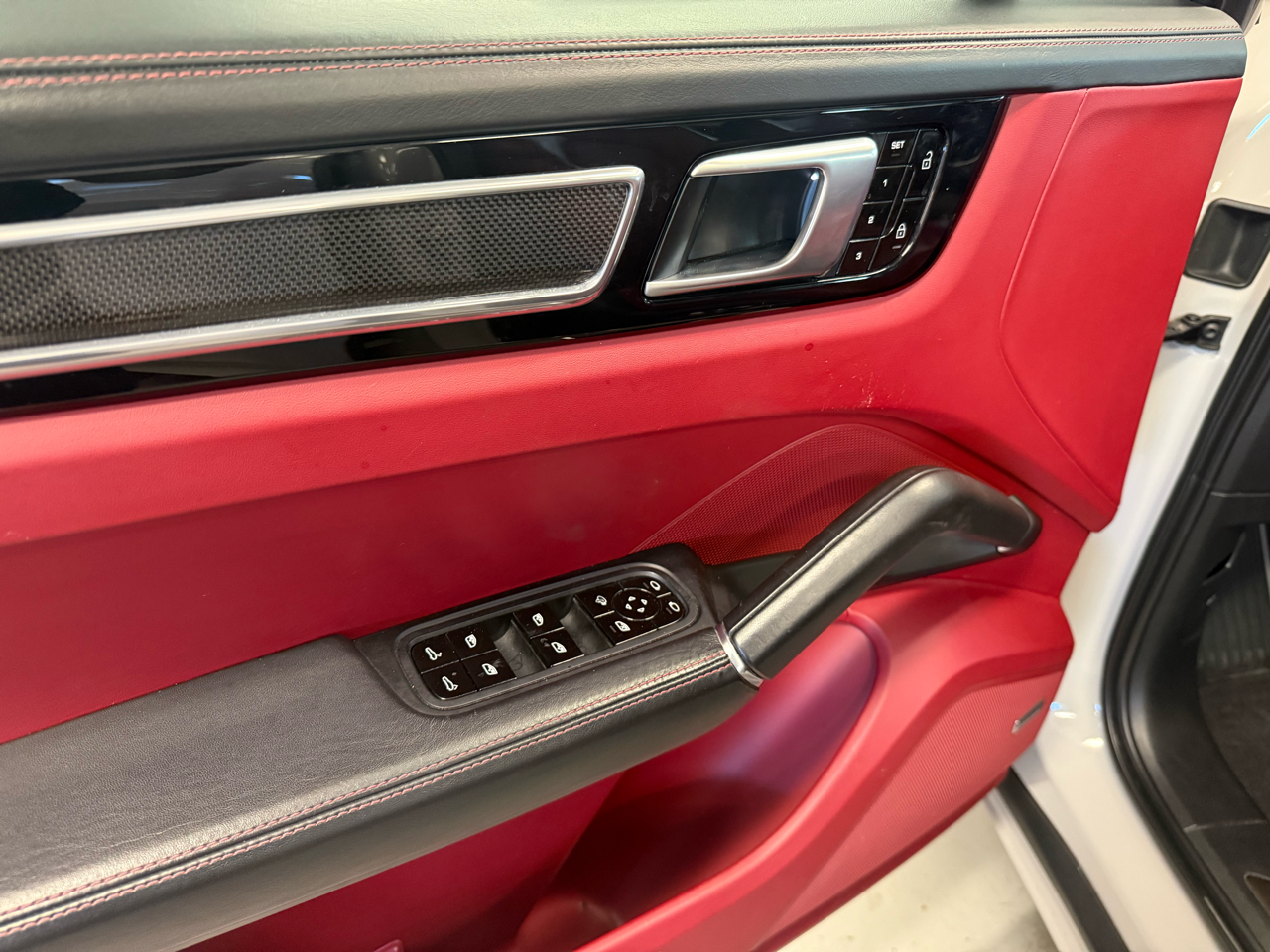 Porsche Cayenne GTS Coupe 2021