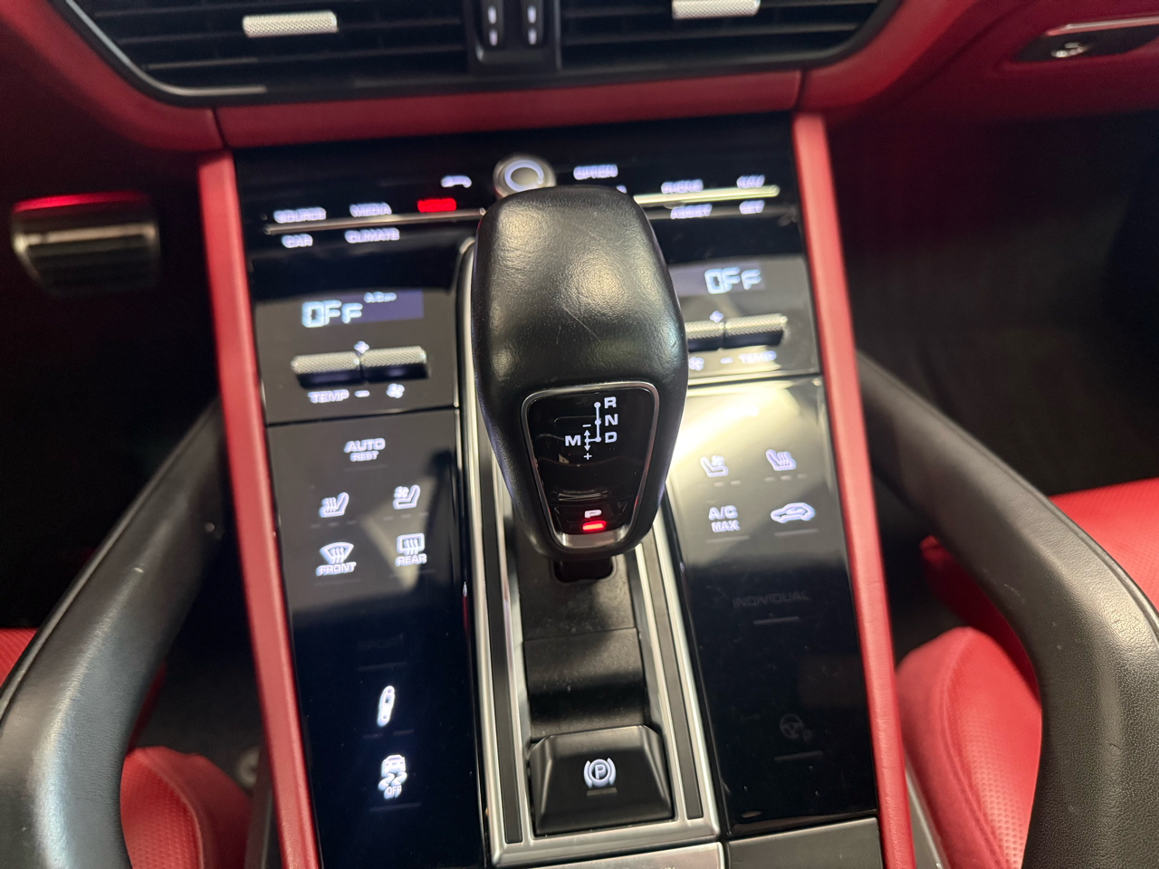 Porsche Cayenne GTS Coupe 2021