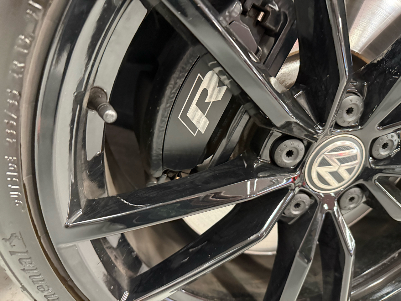 Volkswagen Golf R DCS and Navigation 7A 2019