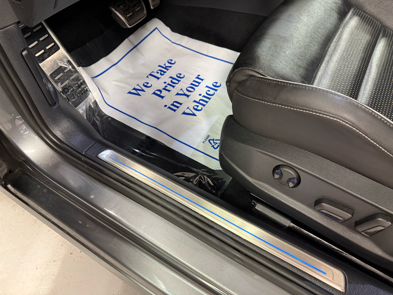 Volkswagen Golf R DCS and Navigation 7A 2019