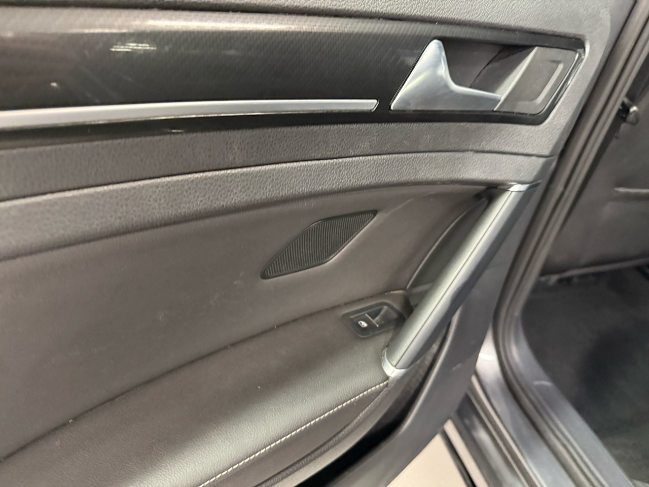 Volkswagen Golf R DCS and Navigation 7A 2019