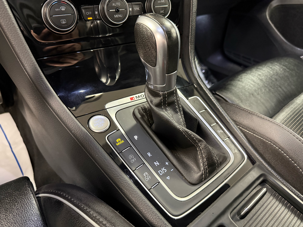 Volkswagen Golf R DCS and Navigation 7A 2019