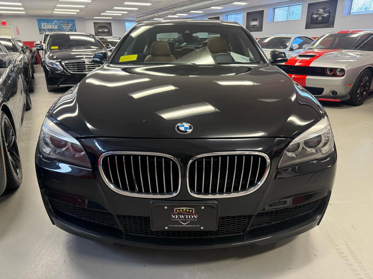 BMW 7-Series 750i xDrive Sedan 2013