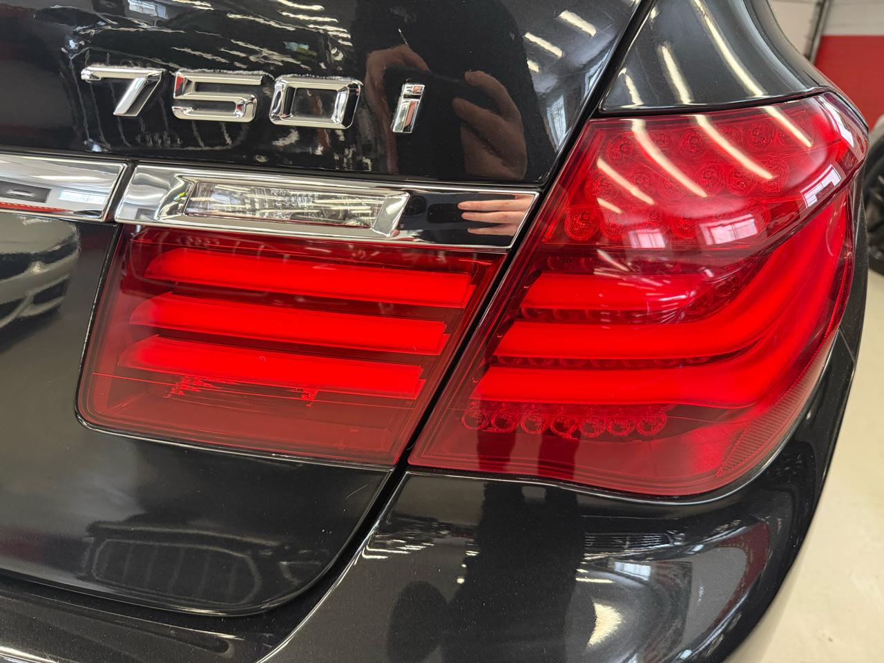 BMW 7-Series 750i xDrive Sedan 2013