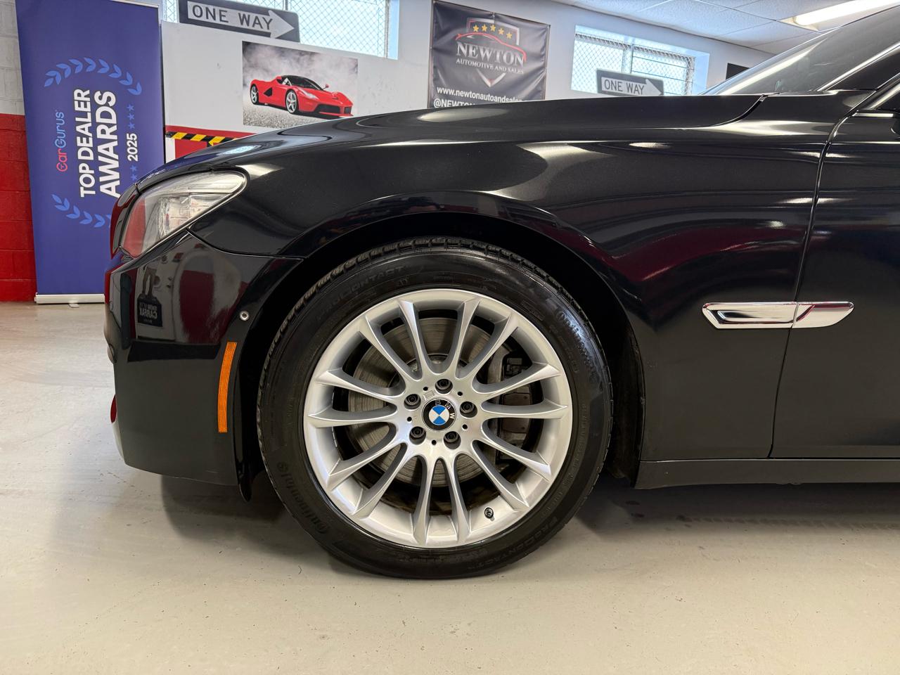 BMW 7-Series 750i xDrive Sedan 2013