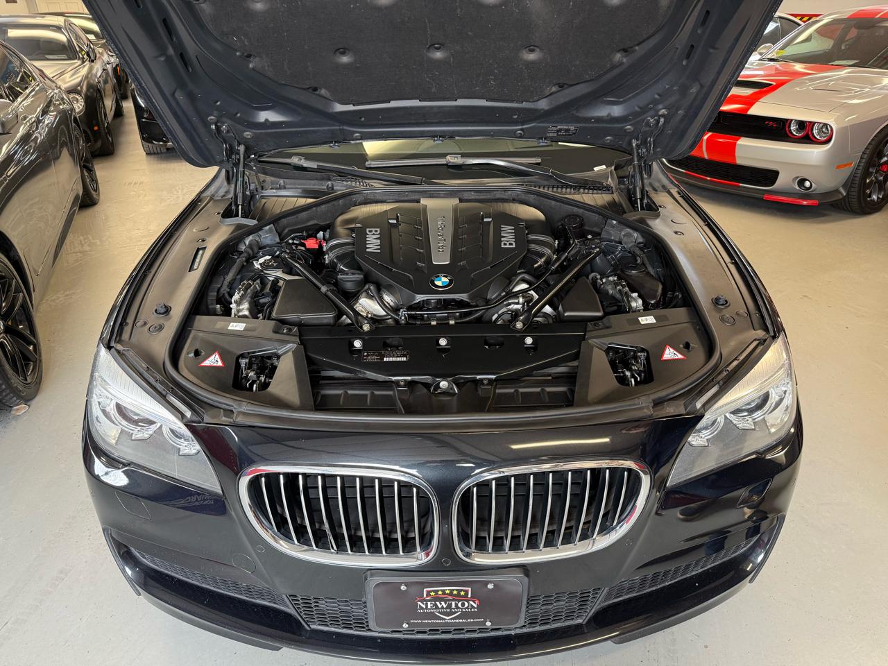 BMW 7-Series 750i xDrive Sedan 2013