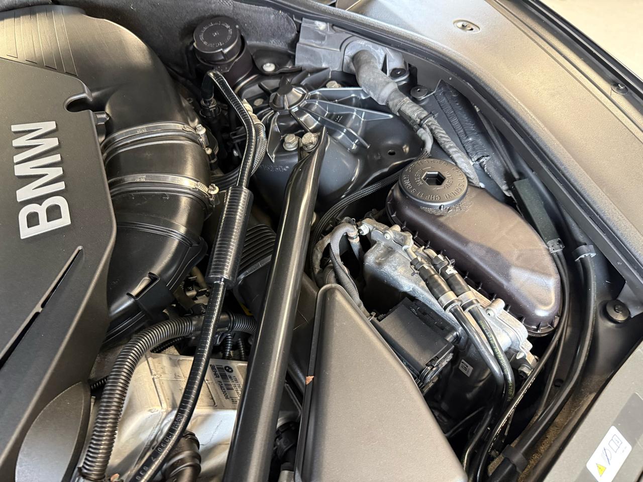 BMW 7-Series 750i xDrive Sedan 2013