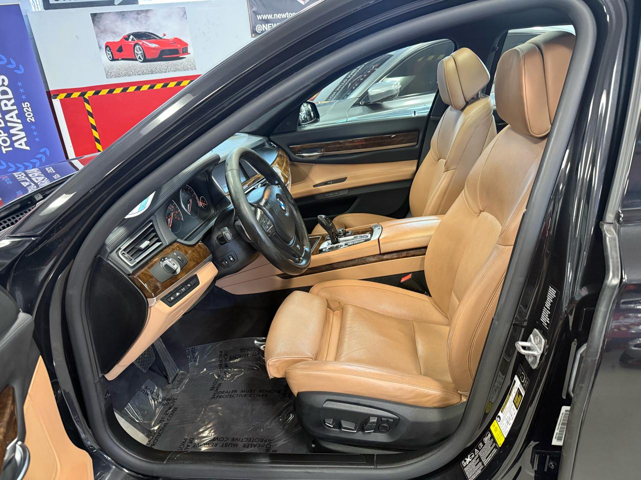 BMW 7-Series 750i xDrive Sedan 2013