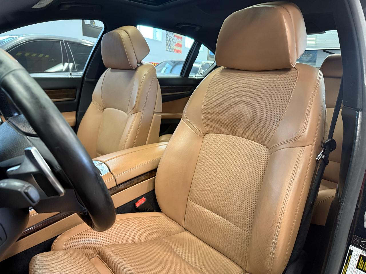 BMW 7-Series 750i xDrive Sedan 2013