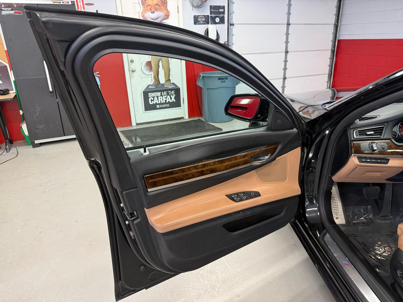 BMW 7-Series 750i xDrive Sedan 2013