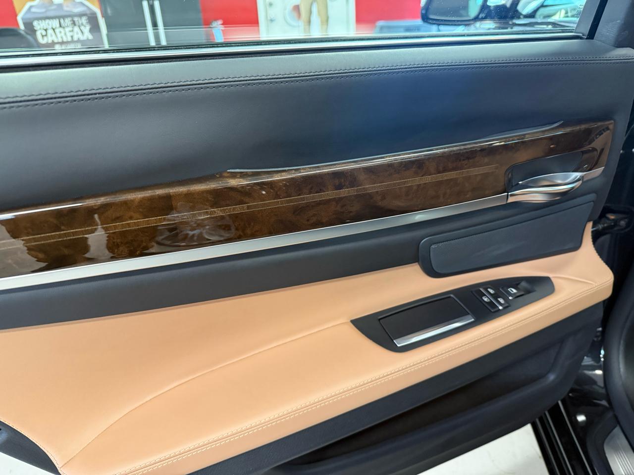 BMW 7-Series 750i xDrive Sedan 2013