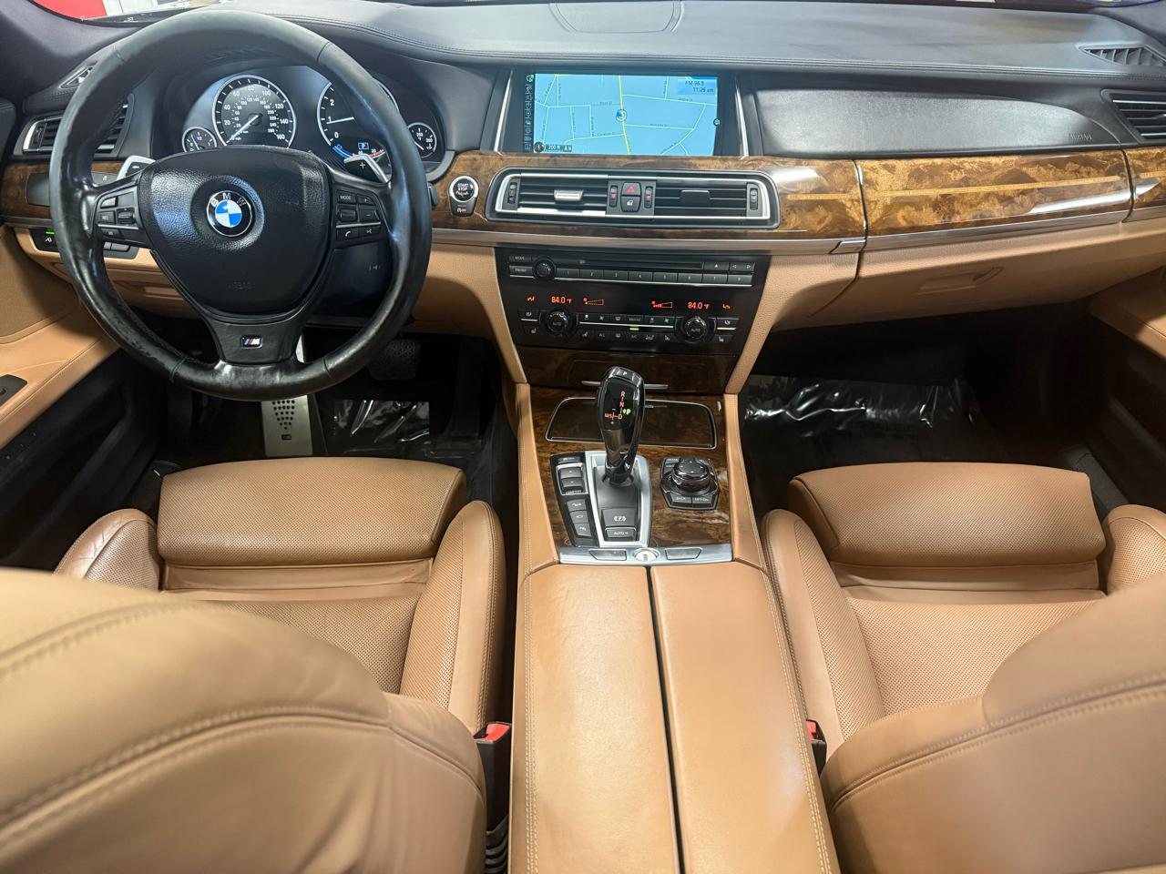 BMW 7-Series 750i xDrive Sedan 2013