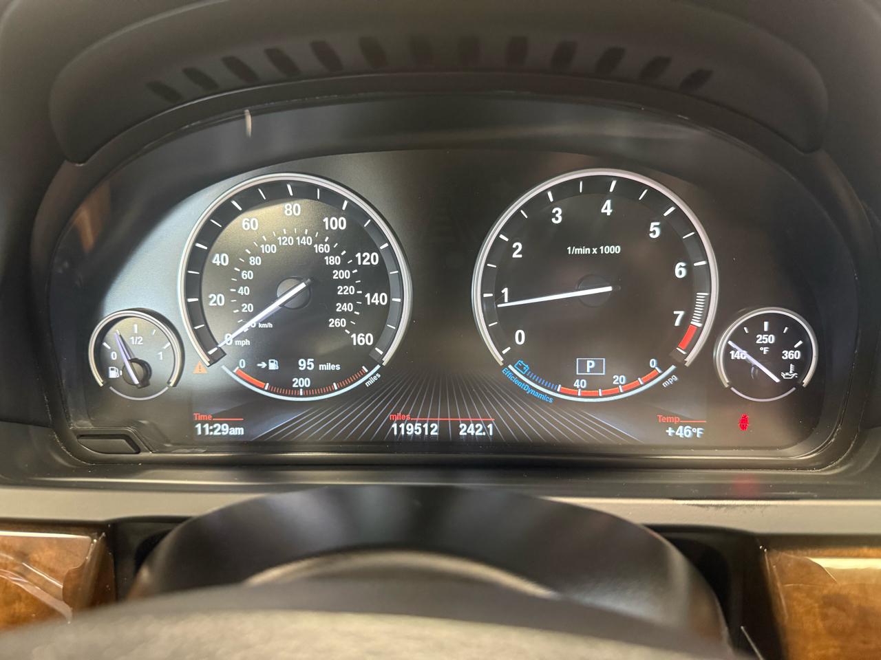 BMW 7-Series 750i xDrive Sedan 2013