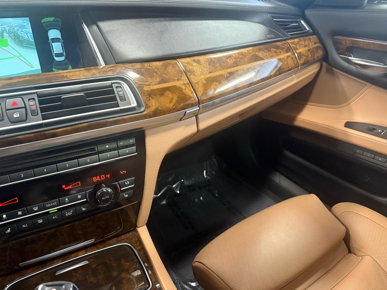 BMW 7-Series 750i xDrive Sedan 2013