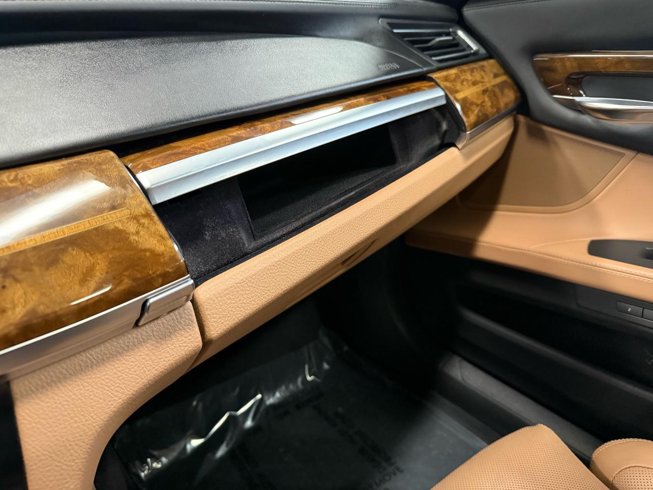 BMW 7-Series 750i xDrive Sedan 2013