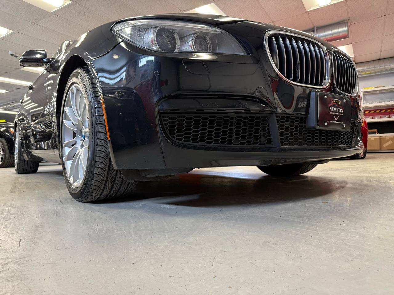 BMW 7-Series 750i xDrive Sedan 2013