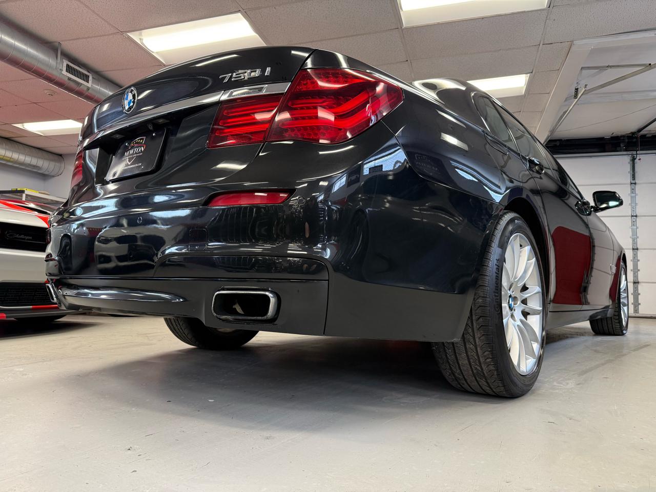 BMW 7-Series 750i xDrive Sedan 2013