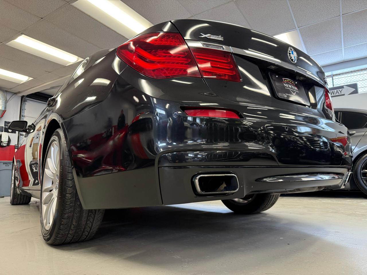 BMW 7-Series 750i xDrive Sedan 2013