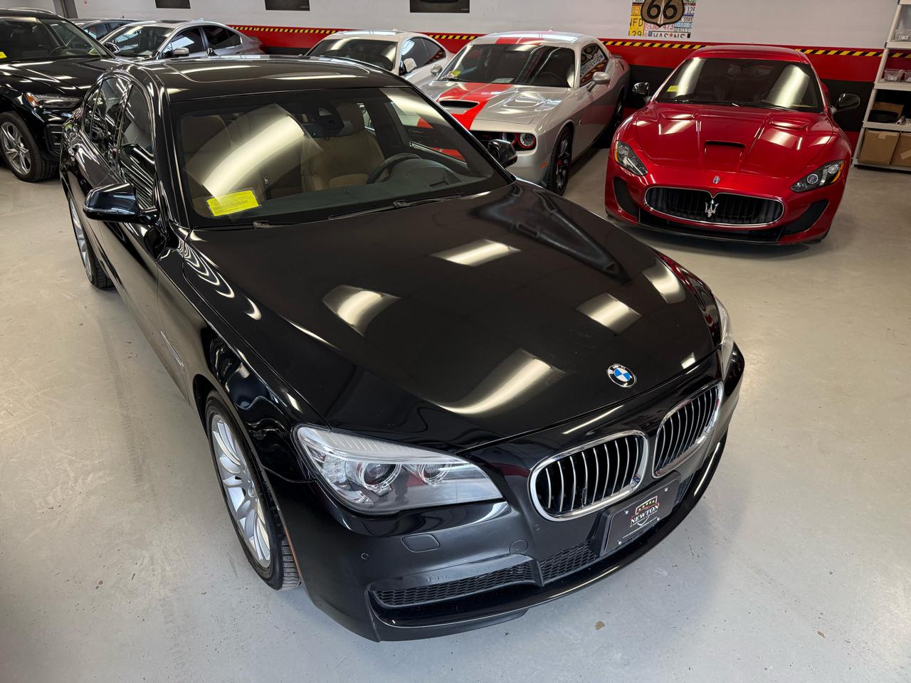 BMW 7-Series 750i xDrive Sedan 2013