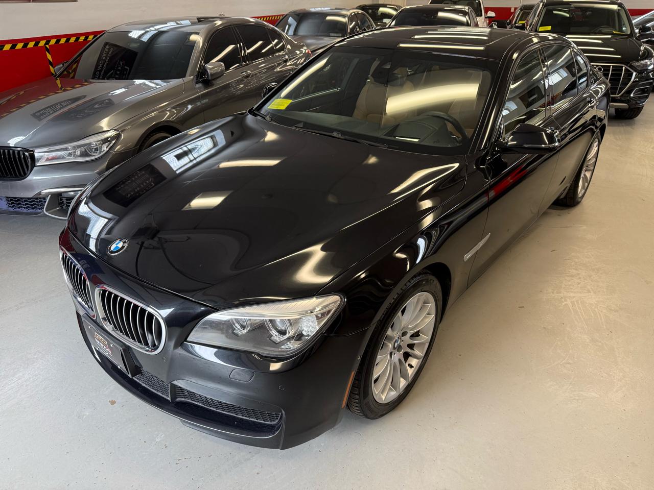 BMW 7-Series 750i xDrive Sedan 2013