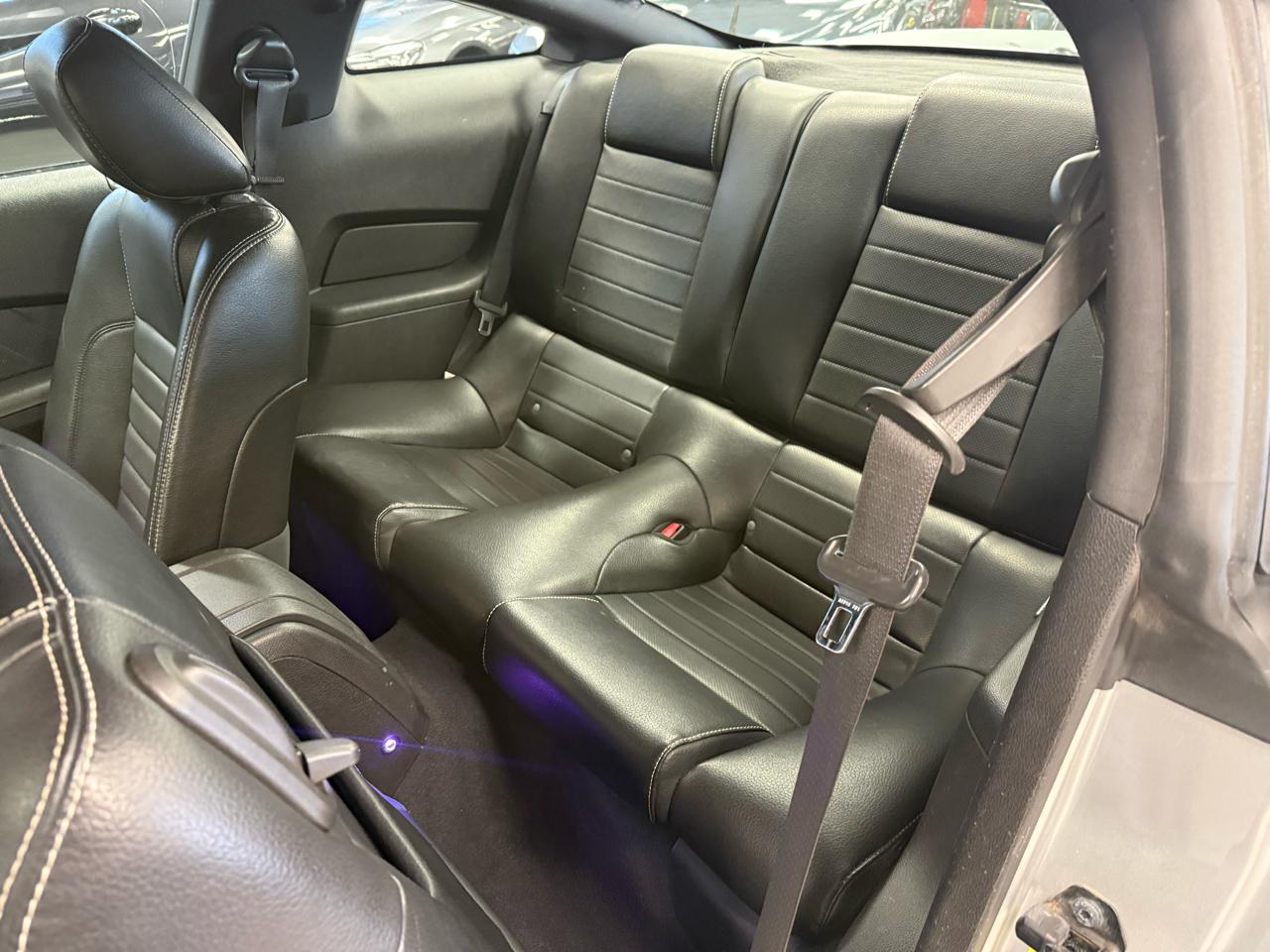 Ford Mustang V6 Coupe 2010