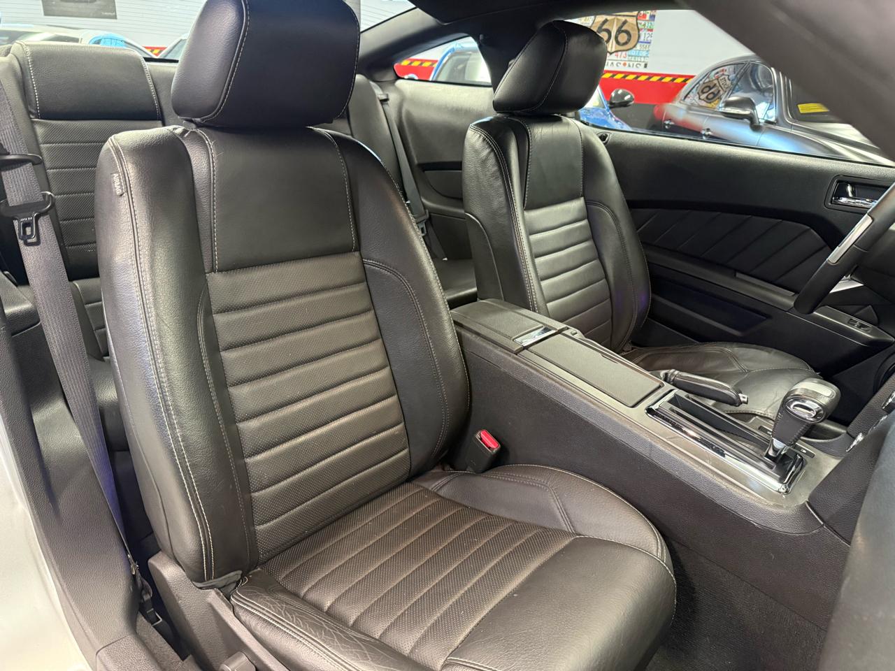 Ford Mustang V6 Coupe 2010