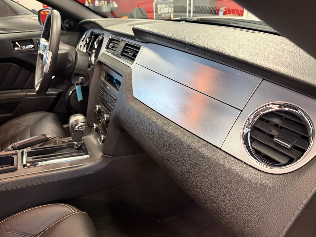 Ford Mustang V6 Coupe 2010