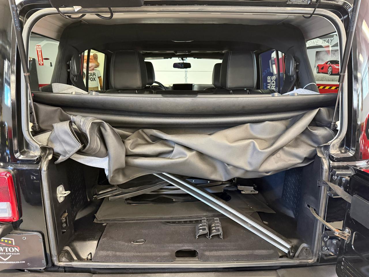 Jeep Wrangler Unlimited Sahara 4WD 2015