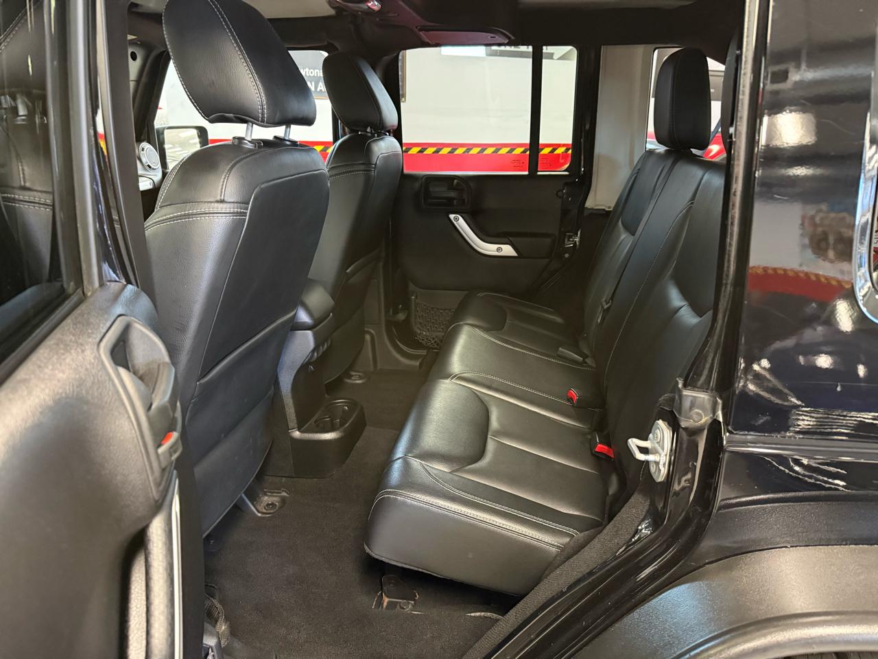 Jeep Wrangler Unlimited Sahara 4WD 2015