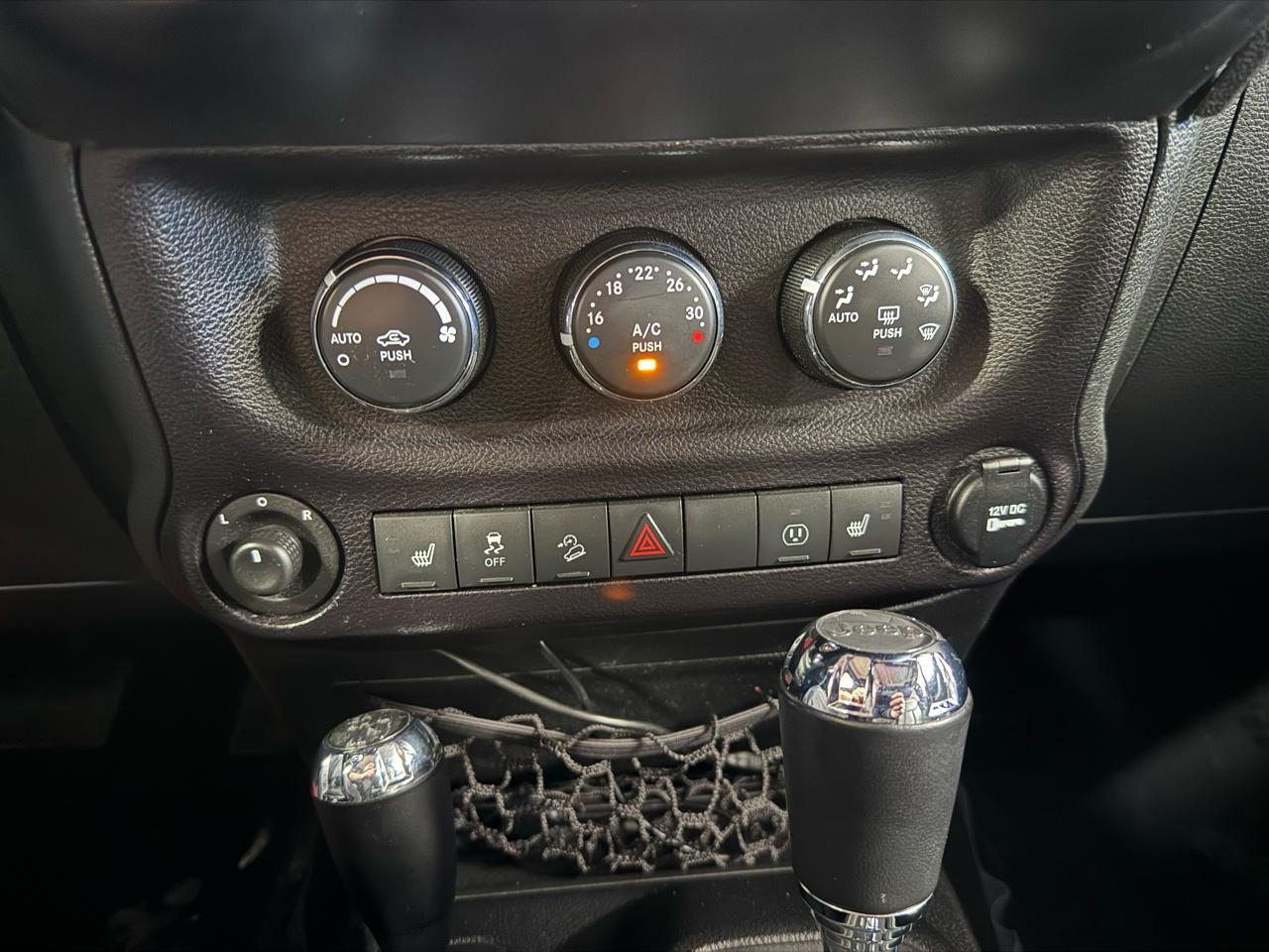 Jeep Wrangler Unlimited Sahara 4WD 2015