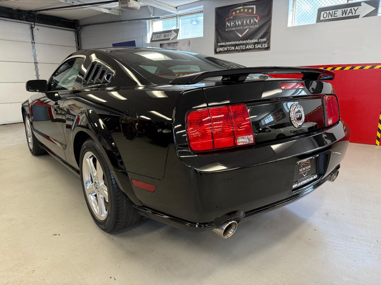 Ford Mustang GT Deluxe Coupe 2008