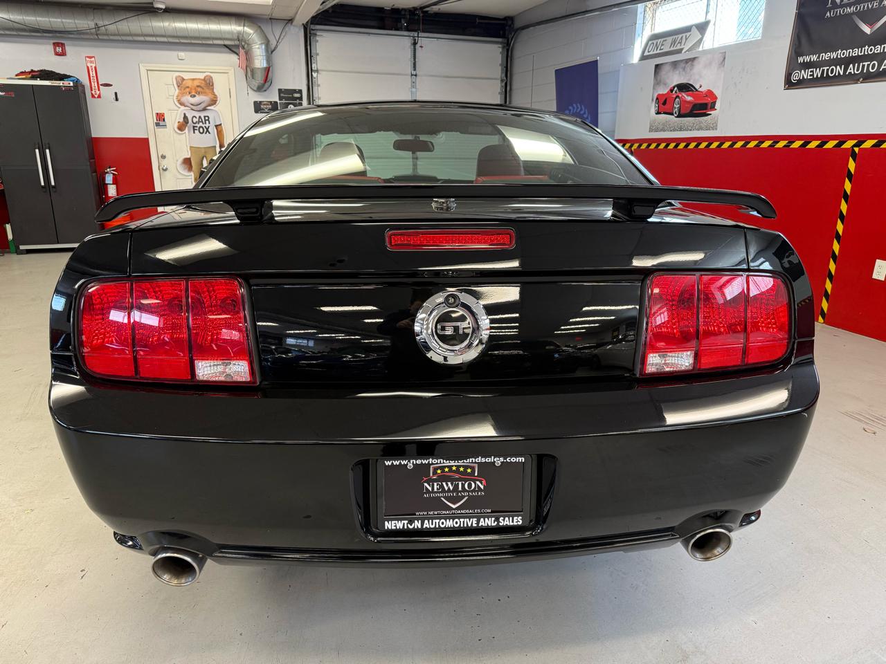 Ford Mustang GT Deluxe Coupe 2008
