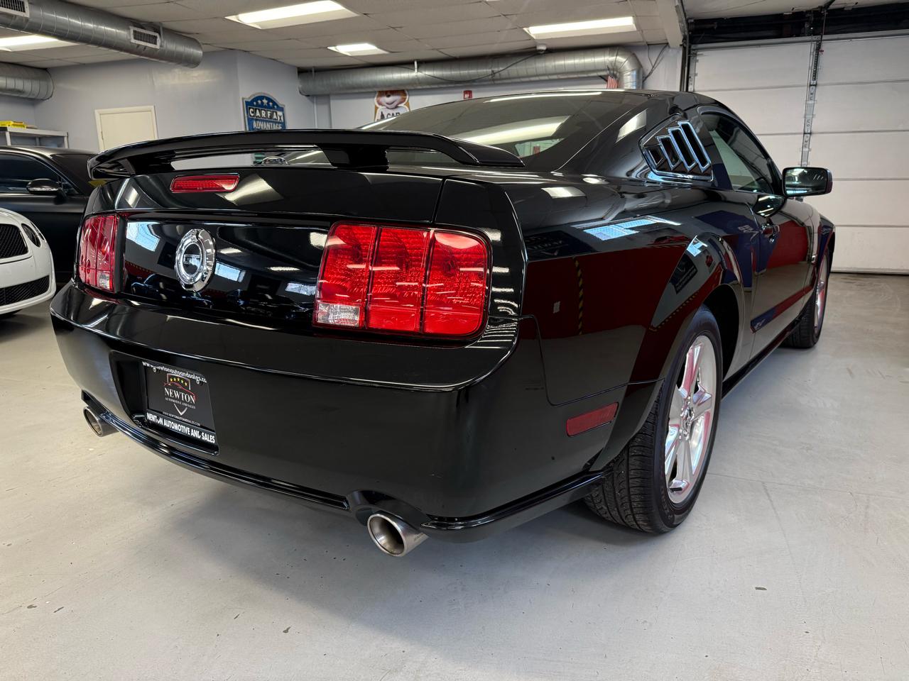 Ford Mustang GT Deluxe Coupe 2008