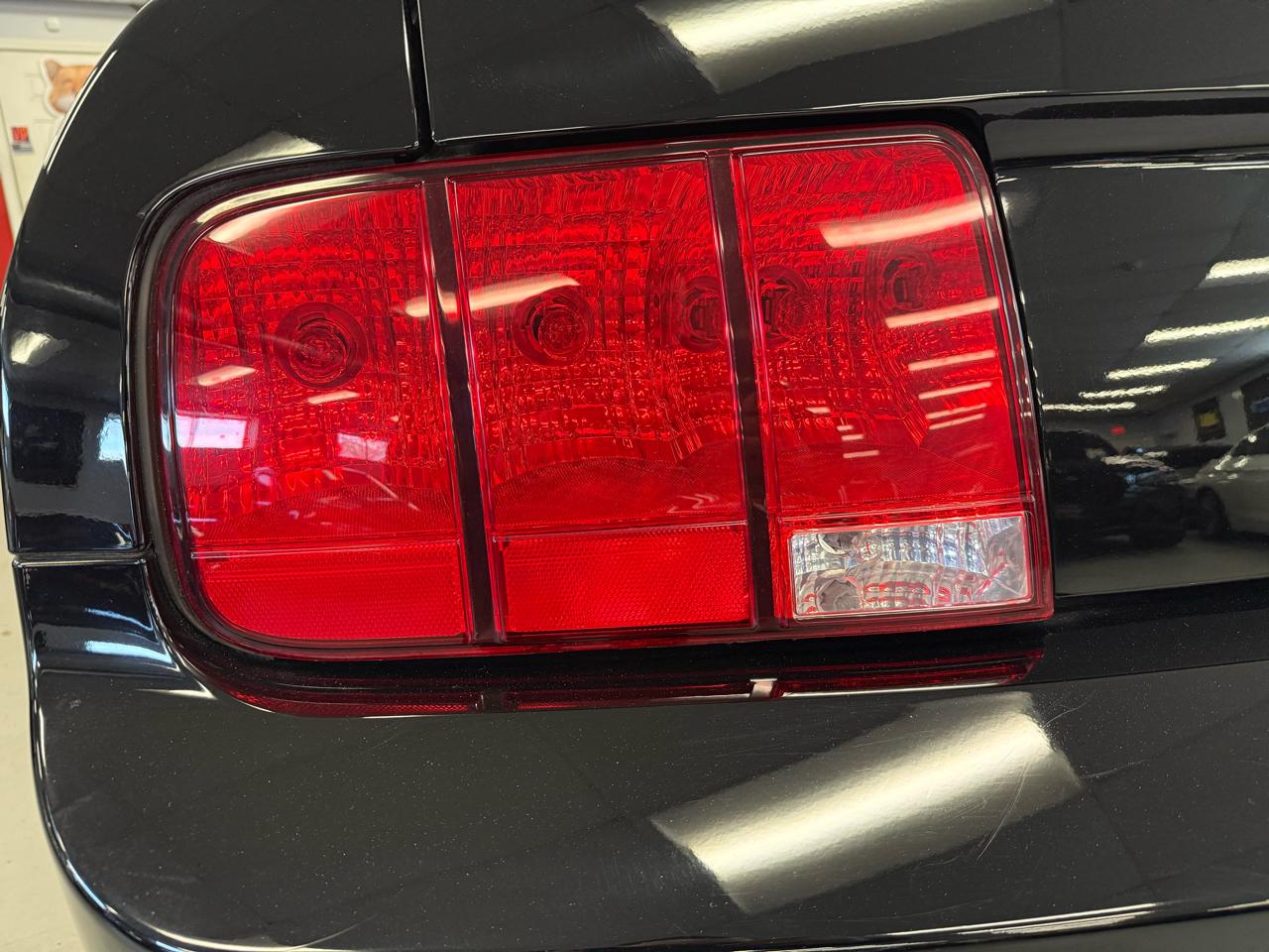 Ford Mustang GT Deluxe Coupe 2008