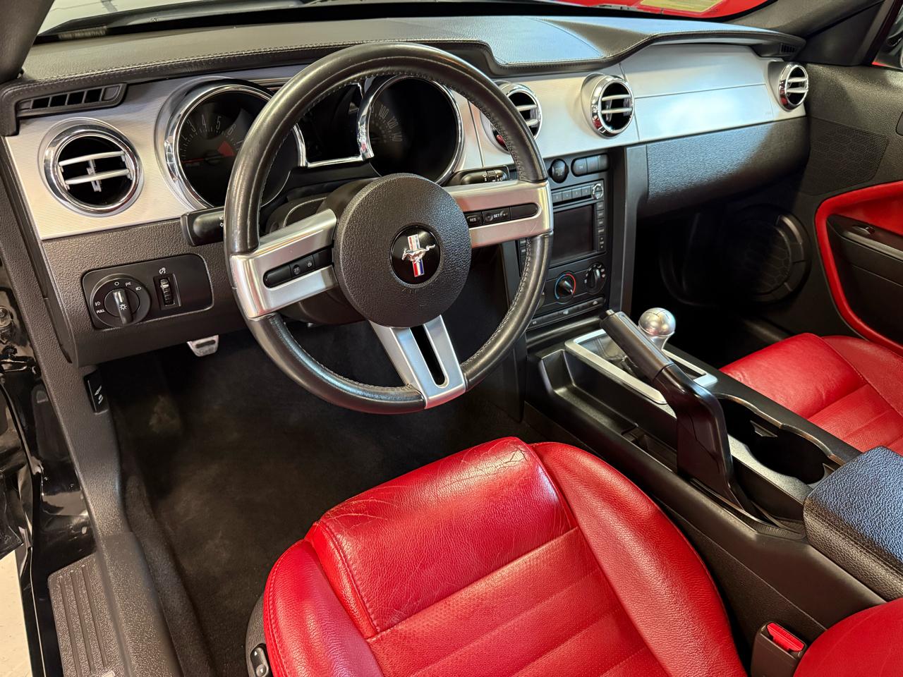 Ford Mustang GT Deluxe Coupe 2008