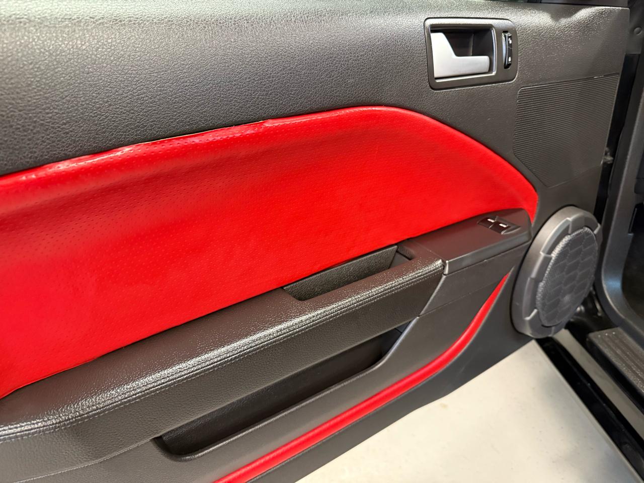 Ford Mustang GT Deluxe Coupe 2008