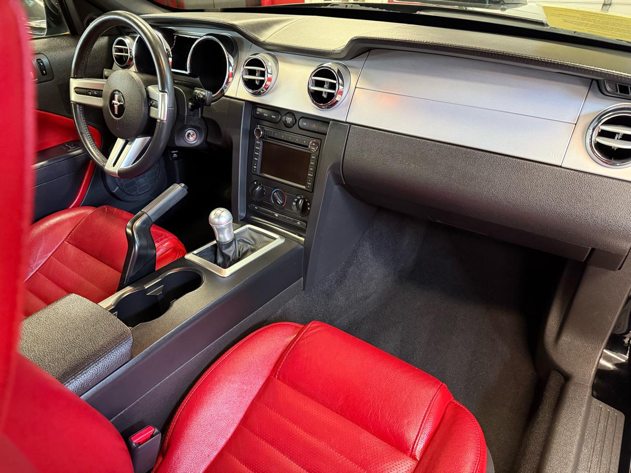 Ford Mustang GT Deluxe Coupe 2008